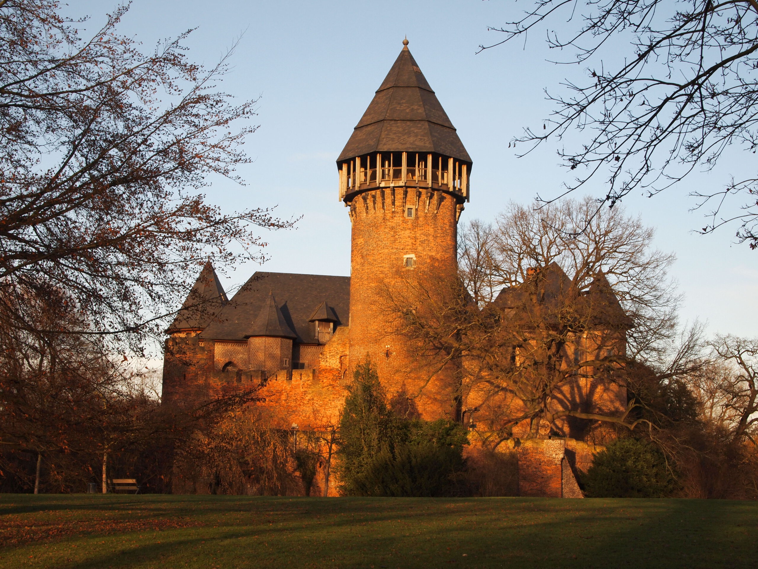 Von Burg zu Burg III: Essen, Krefeld und Düsseldorf 2010